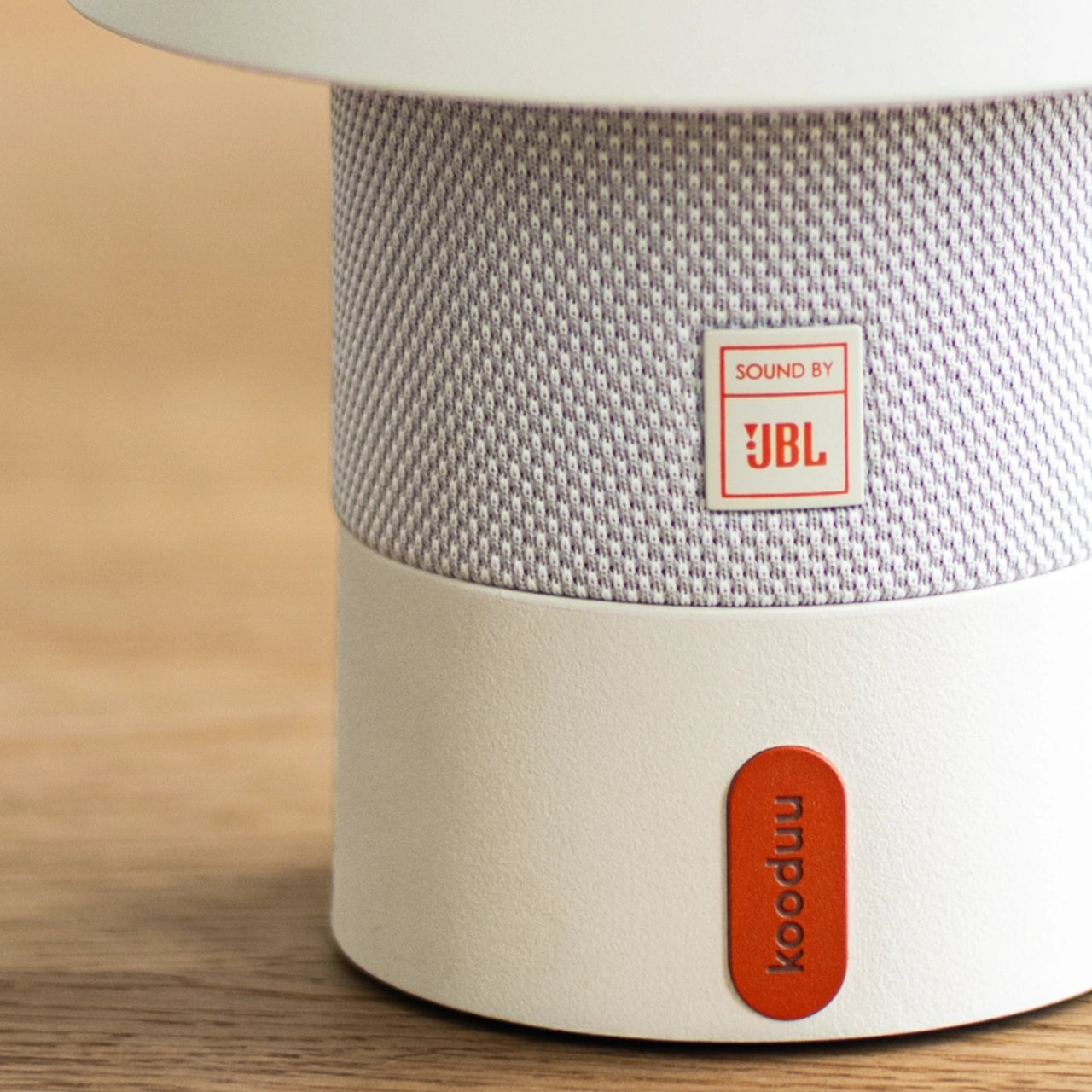 Kooduu Sensa Play | SOUND by JBL® | Einzigartige Bluetooth-Lautsprecherlampe in Cloudy White – Kooduu.com